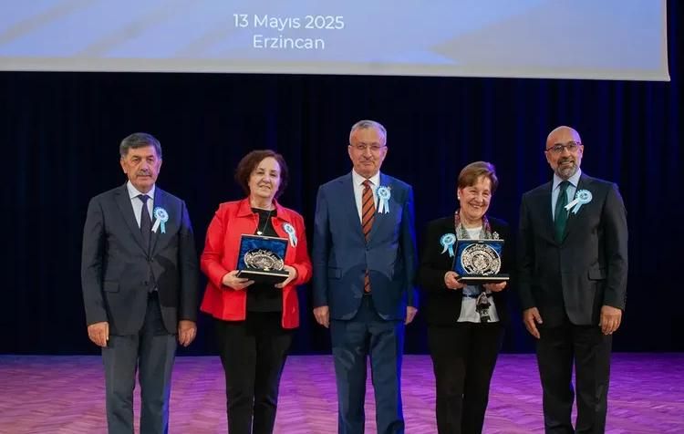 Erzincan Binali Yıldırım Üniversitesi Eczacılık Fakültesi Akreditasyon Belgesi Takdim Töreni