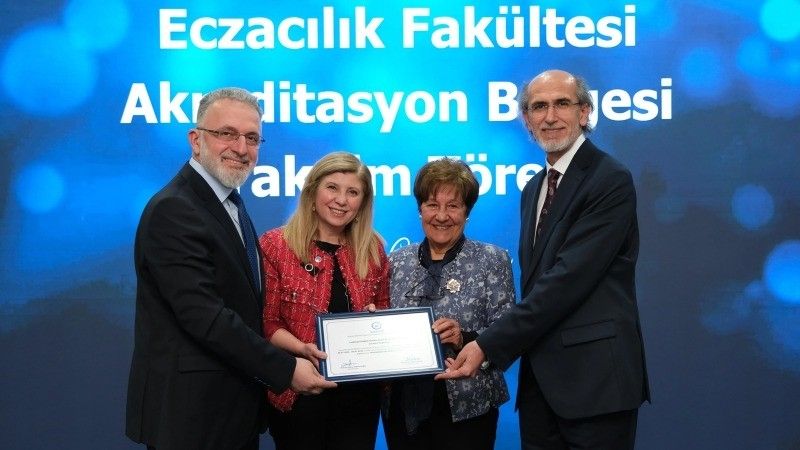 Lpkman Hekim Üniversitesi Eczacılık Fakültesi Akreditasyon Belgesi Takdim Töreni