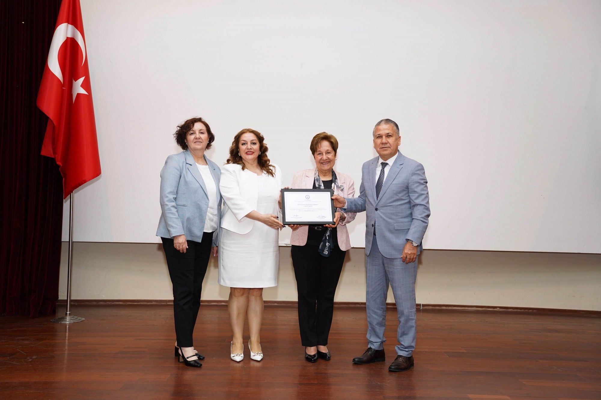 Mersin Üniversitesi Eczacılık Fakültesi Akreditasyon Belgesi Takdim Töreni