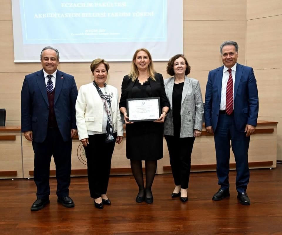 İnönü Üniversitesi Eczacılık Fakültesinde Belge Takdim Töreni