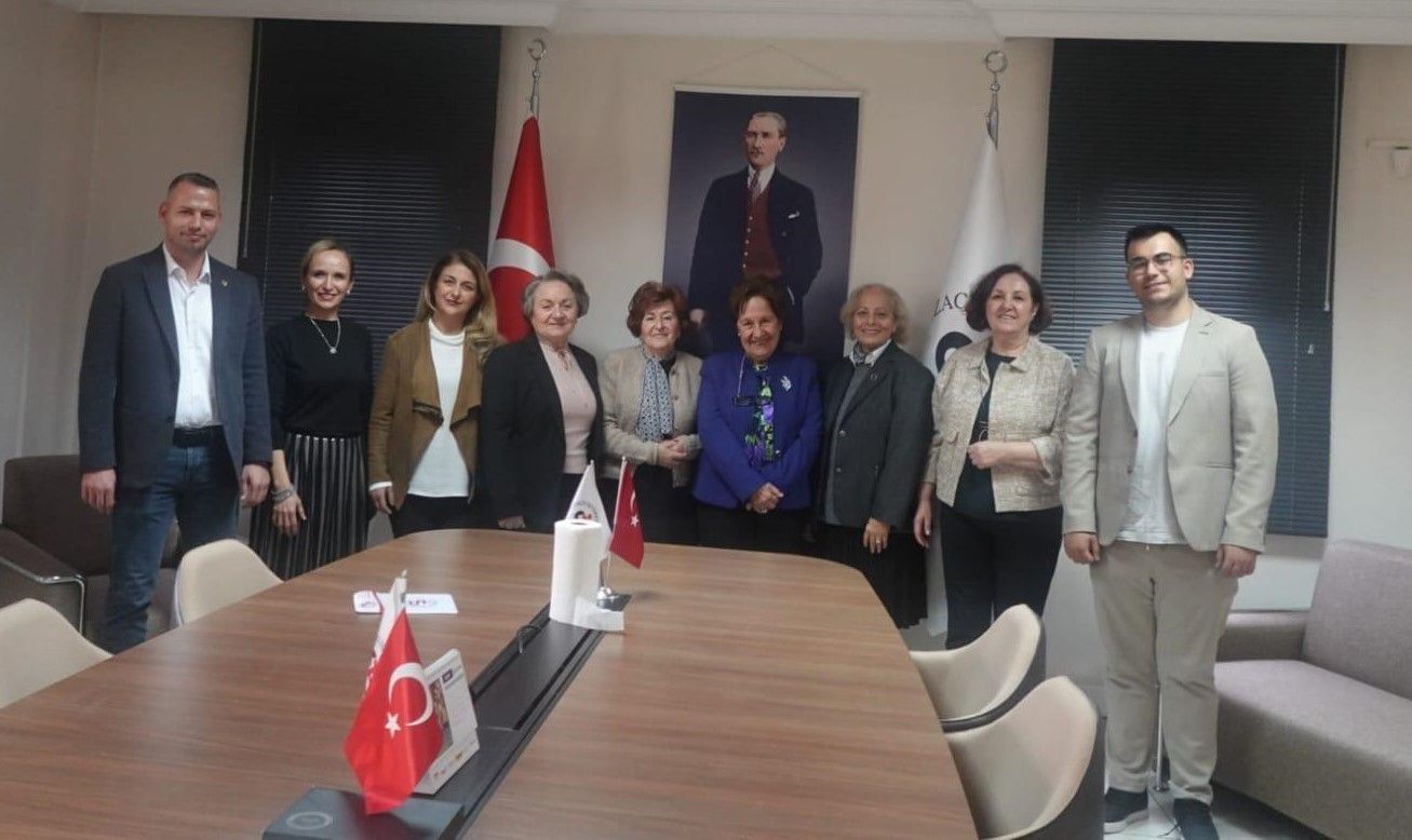 Tüm Eczacı İşverenleri Sendikası’nı Ziyaret Tüm Eczacı İşverenleri Sendikası’nı Ziyaret